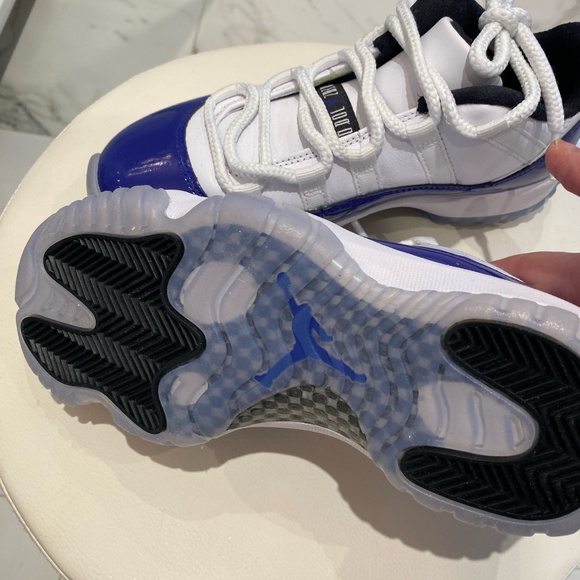 Nike Air Jordan 11 Retro Low - Picture 2 of 3